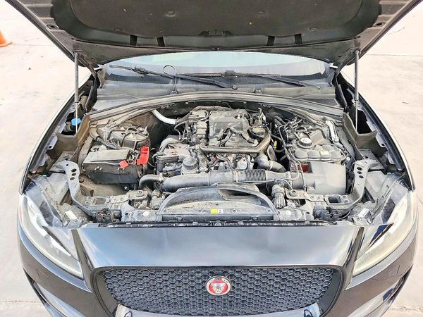 2018 JAGUAR F-PACE S — Engine bay