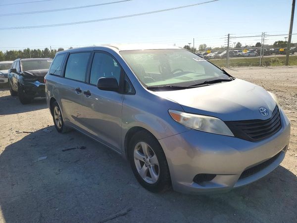 2015 TOYOTA SIENNA — Passenger 3/4