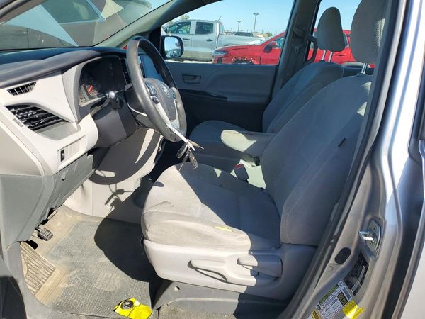 2015 TOYOTA SIENNA — DENT