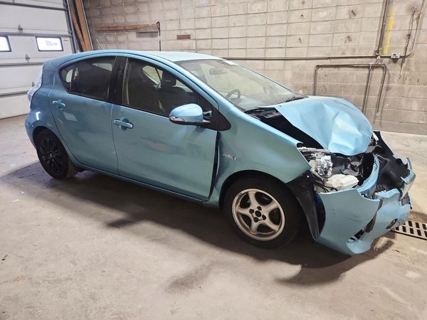 2013 TOYOTA PRIUS — Passenger 3/4