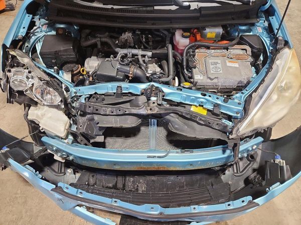 2013 TOYOTA PRIUS — Engine bay