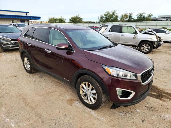 2017 KIA SORENTO L, LX — Passenger 3/4