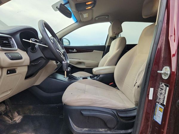 2017 KIA SORENTO L, LX — DENT