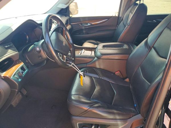2019 CADILLAC ESCALADE ESV Luxury — DENT