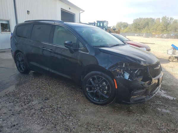 2025 CHRYSLER PACIFICA Limited — Passenger 3/4