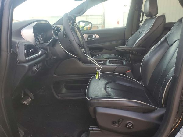 2025 CHRYSLER PACIFICA Limited — DENT