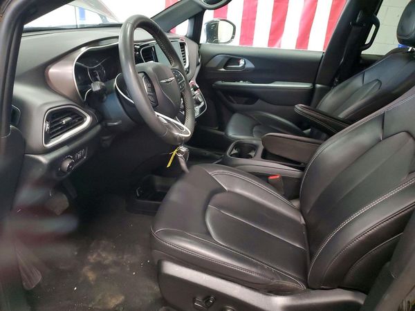2025 CHRYSLER PACIFICA Select — DENT