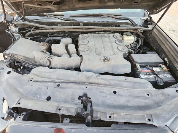 2014 TOYOTA 4RUNNER Base — Engine bay