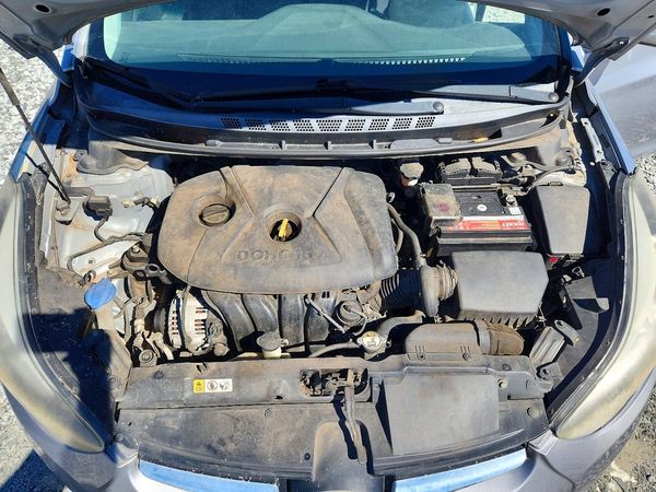 2015 HYUNDAI ELANTRA GLS(Middle) — Engine bay