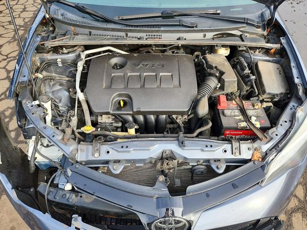 2017 TOYOTA COROLLA — Engine bay
