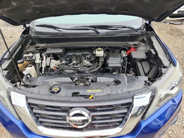 2020 NISSAN PATHFINDER SL — Engine bay
