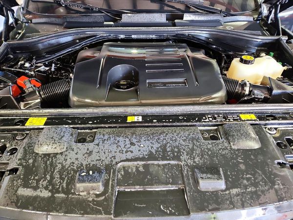 2025 LAND ROVER RANGE ROVER SPORT — Engine bay