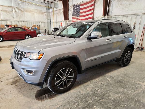 2018 JEEP GRAND CHEROKEE Limited — Front 3/4