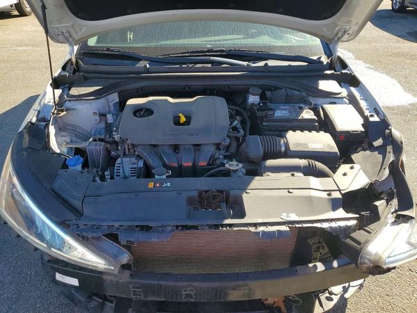 2019 HYUNDAI ELANTRA — Engine bay