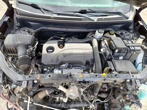 2018 CHEVROLET EQUINOX LS — Engine bay