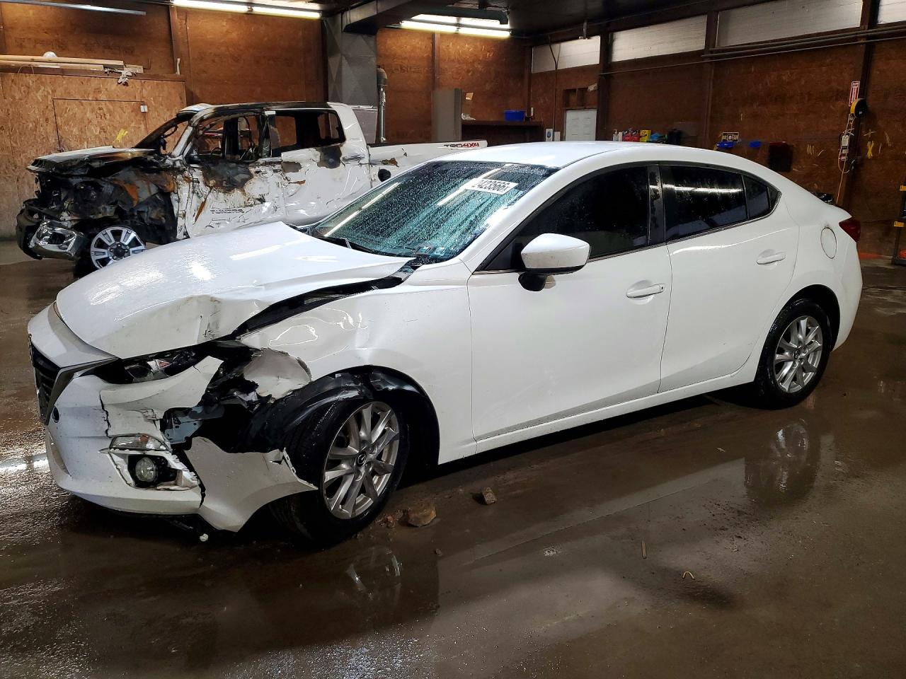 2016 MAZDA 3 Sport/GX — Front 3/4