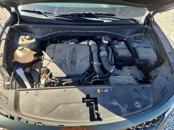 2023 KIA SORENTO EX — Engine bay