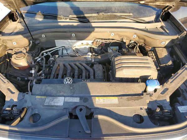 2021 VOLKSWAGEN ATLAS — Engine bay