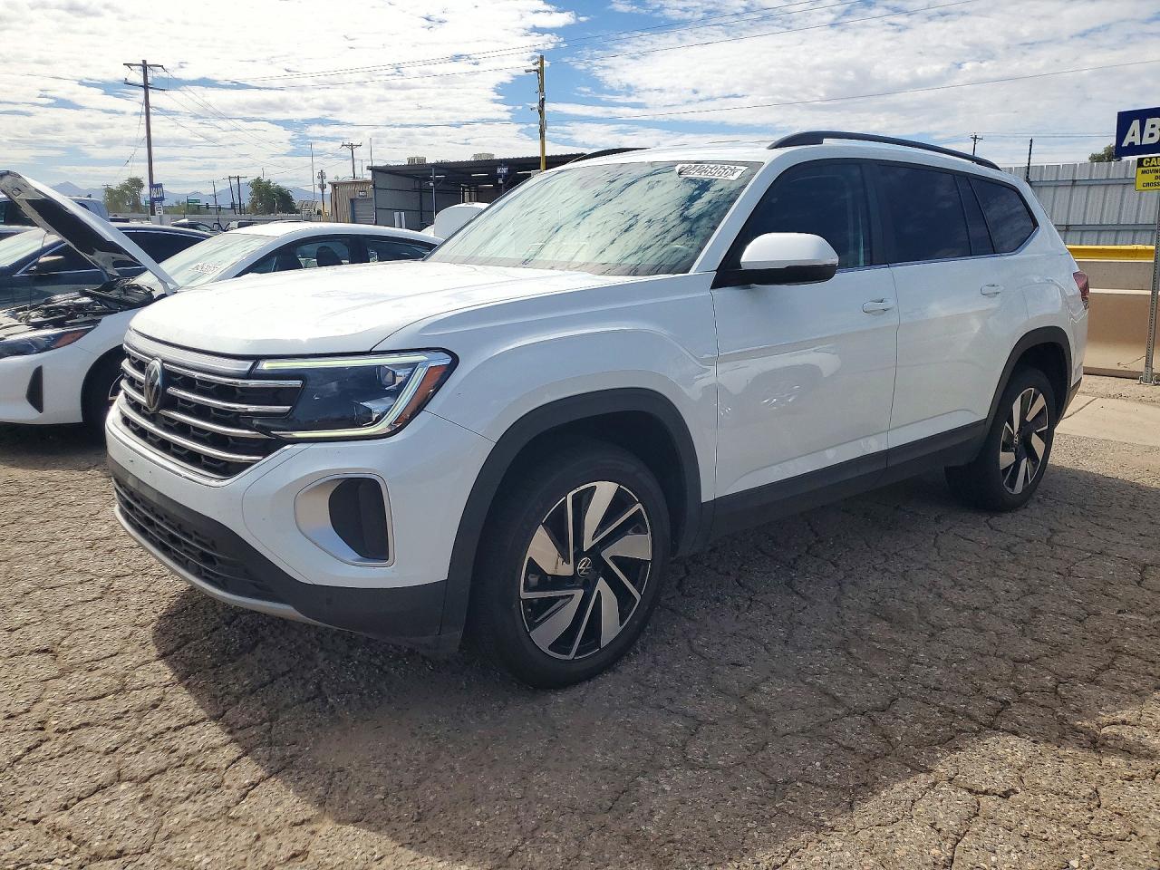 2025 VOLKSWAGEN ATLAS 4Motion SE — Front 3/4