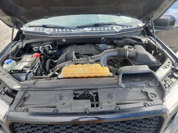 2018 FORD F150 — Engine bay