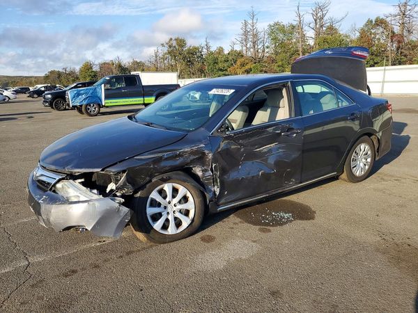 2012 TOYOTA CAMRY — Front 3/4