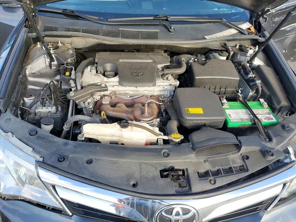 2012 TOYOTA CAMRY — Engine bay