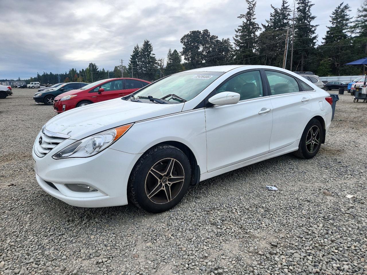 2013 HYUNDAI SONATA GLS/ GLS Popular — Front 3/4
