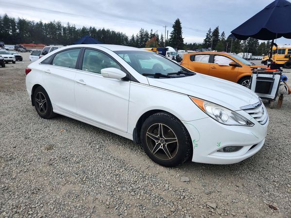 2013 HYUNDAI SONATA GLS/ GLS Popular — Passenger 3/4