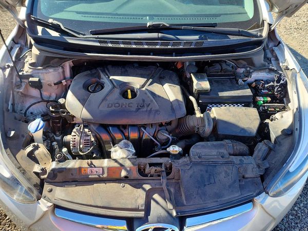 2015 HYUNDAI ELANTRA GLS(Middle) — Engine bay