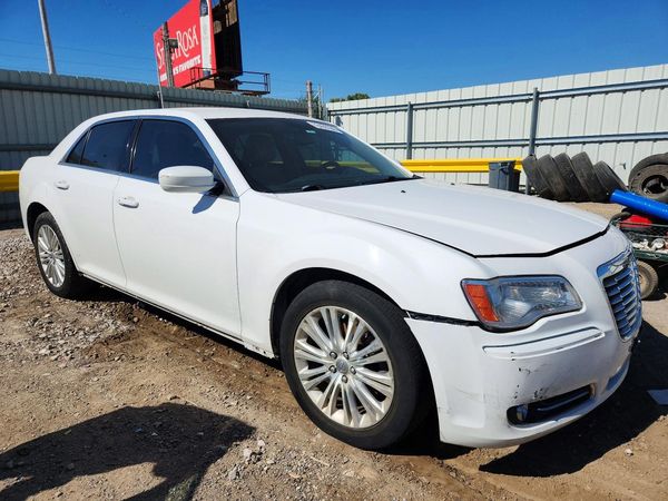2014 CHRYSLER 300 — Passenger 3/4