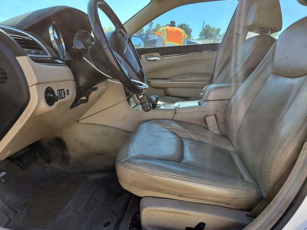 2014 CHRYSLER 300 — DENT