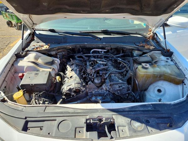 2014 CHRYSLER 300 — Engine bay