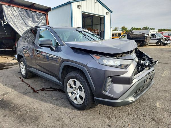2021 TOYOTA RAV4 LE — Passenger 3/4