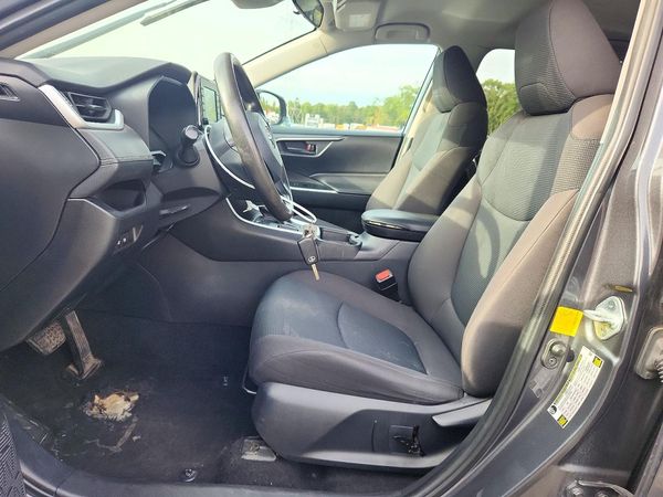 2021 TOYOTA RAV4 LE — DENT
