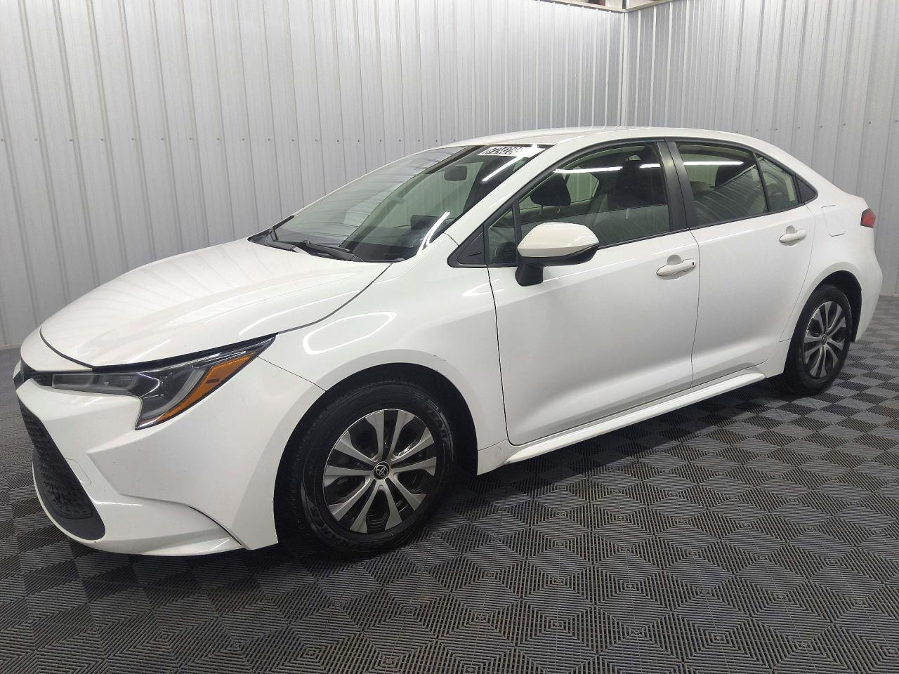 2022 TOYOTA COROLLA LE — Front 3/4