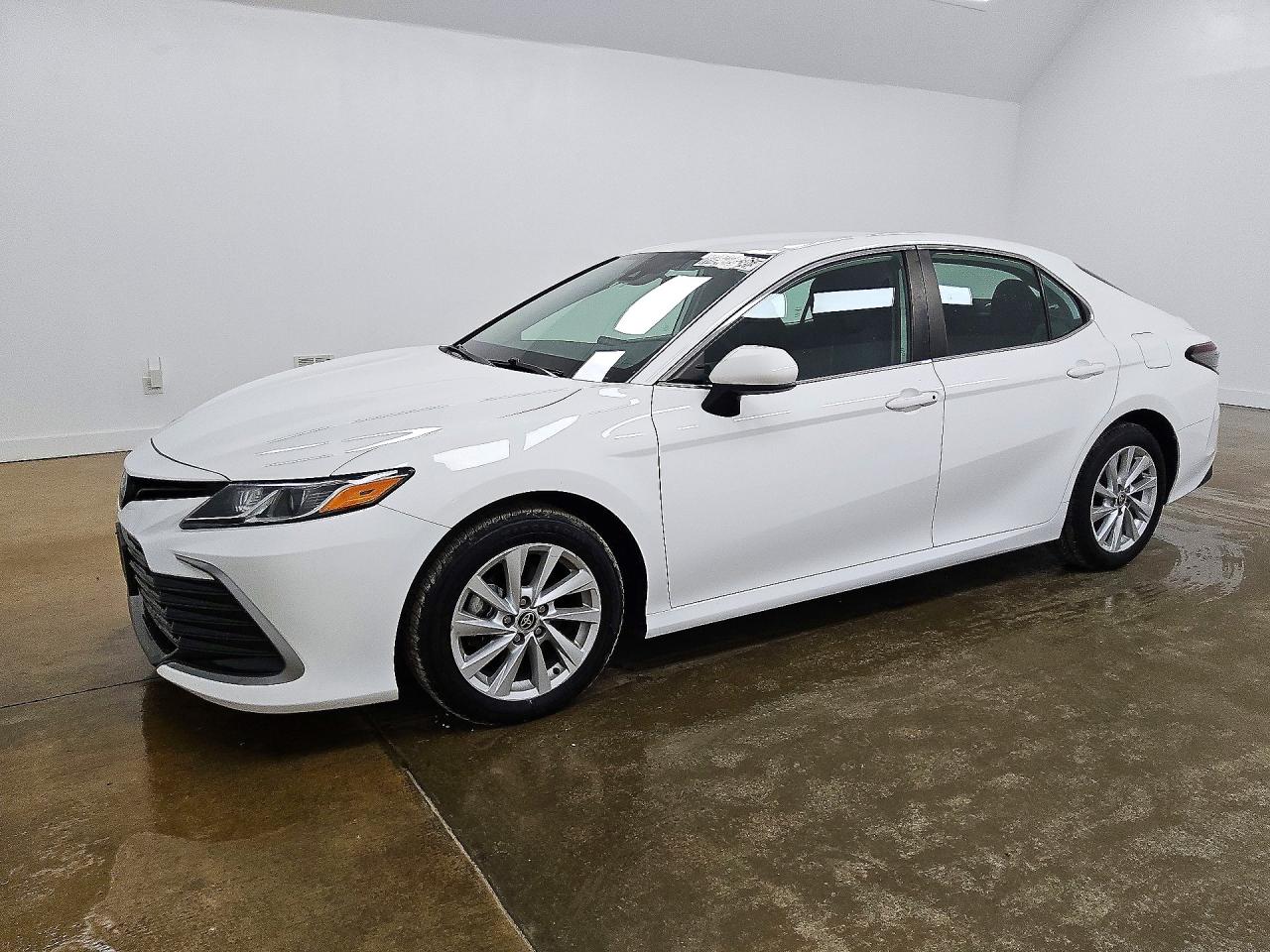 2023 TOYOTA CAMRY LE — Front 3/4