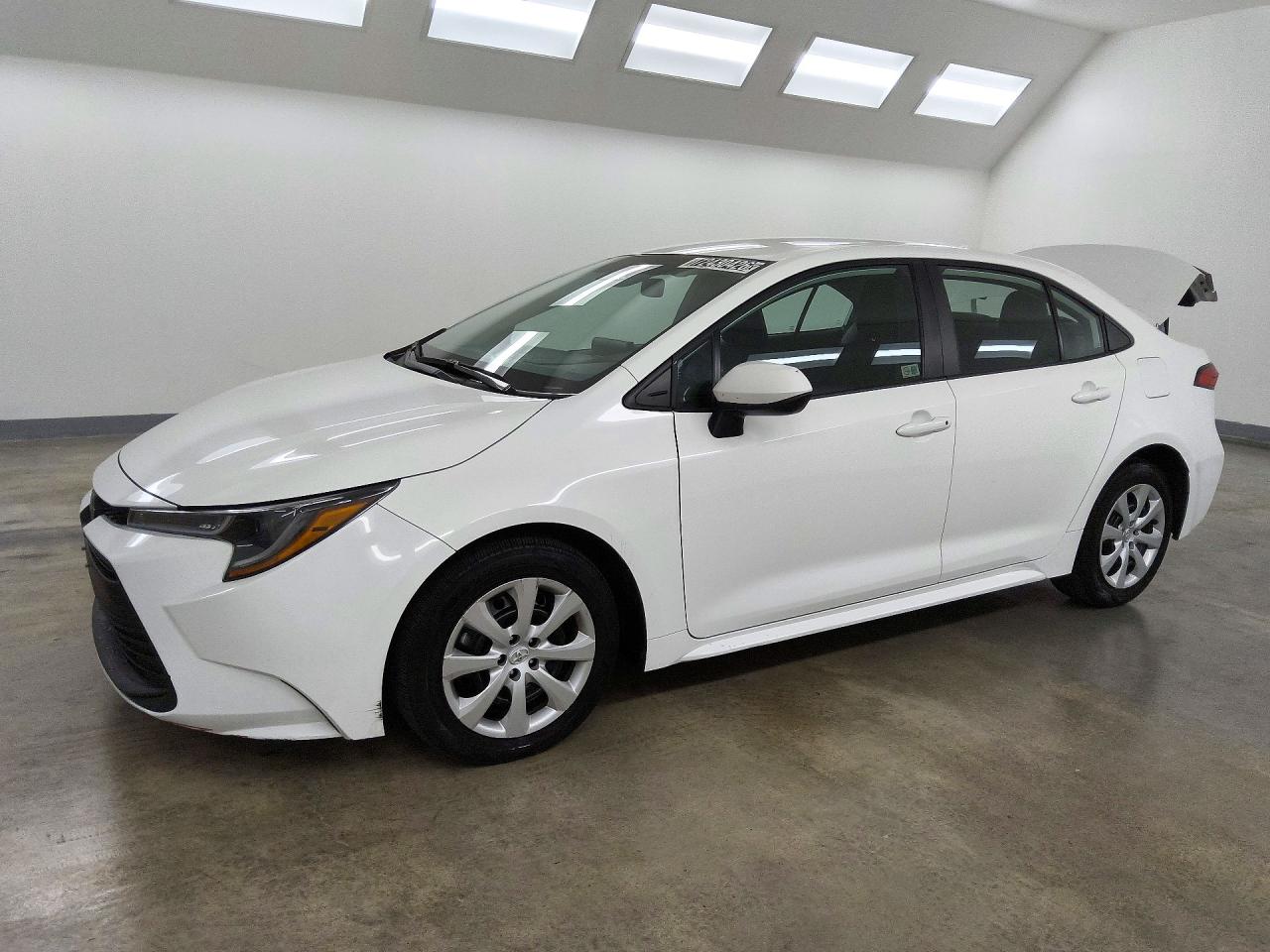 2025 TOYOTA COROLLA LE — Front 3/4