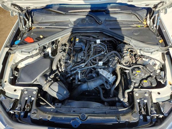 2020 BMW 2 SERIES xDrive — Engine bay