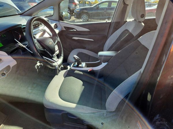 2017 CHEVROLET BOLT LT — DENT