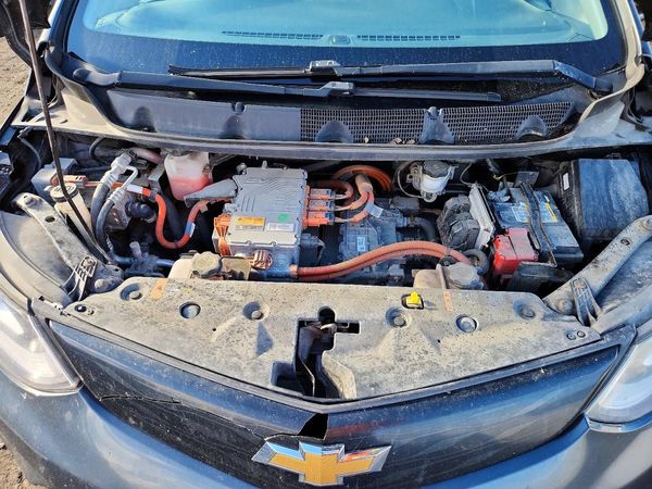 2017 CHEVROLET BOLT LT — Engine bay