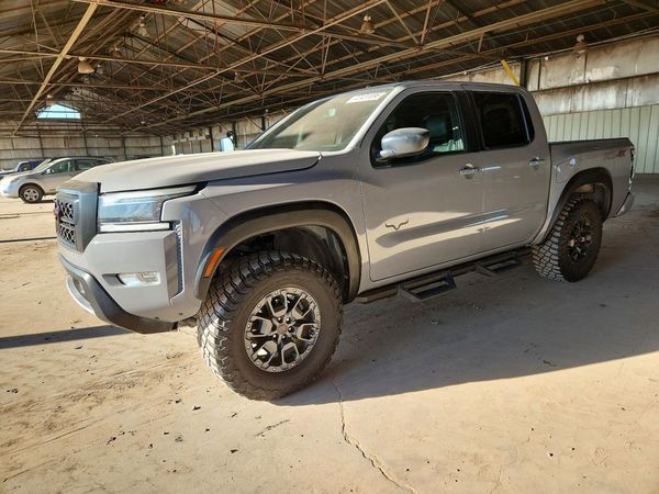 2023 NISSAN FRONTIER Crew Cab — Front 3/4