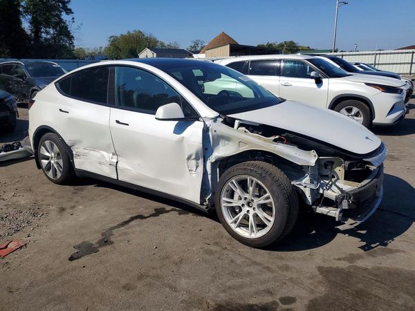 2021 TESLA MODEL Y — Passenger 3/4