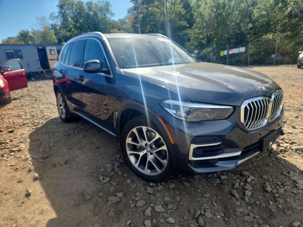 2022 BMW X5 xDrive40i — Passenger 3/4
