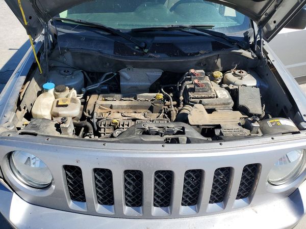2015 JEEP PATRIOT Sport — Engine bay