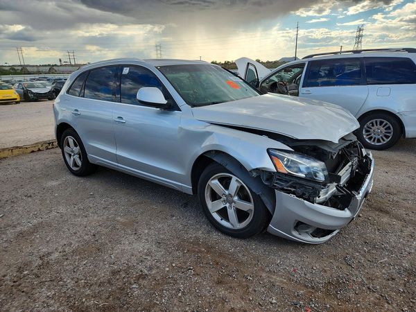 2012 AUDI Q5 Premium Plus — Passenger 3/4