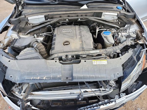 2012 AUDI Q5 Premium Plus — Engine bay