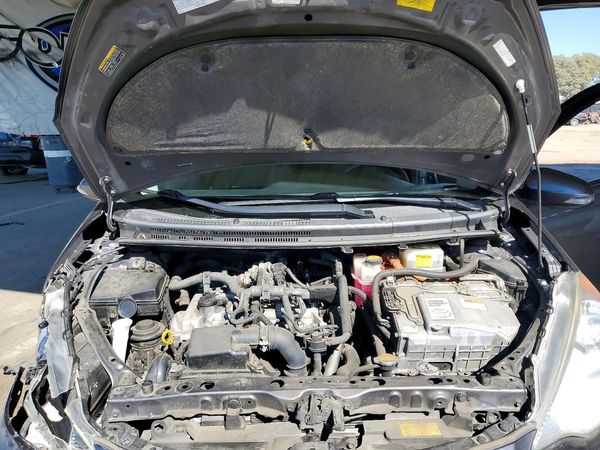 2014 TOYOTA PRIUS — Engine bay