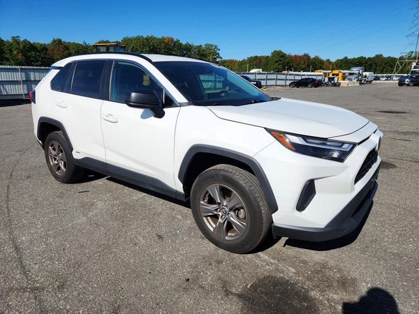 2024 TOYOTA RAV4 LE — Passenger 3/4