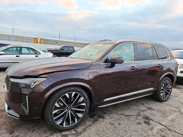 2025 VOLVO XC90 — DSFA — Front 3/4