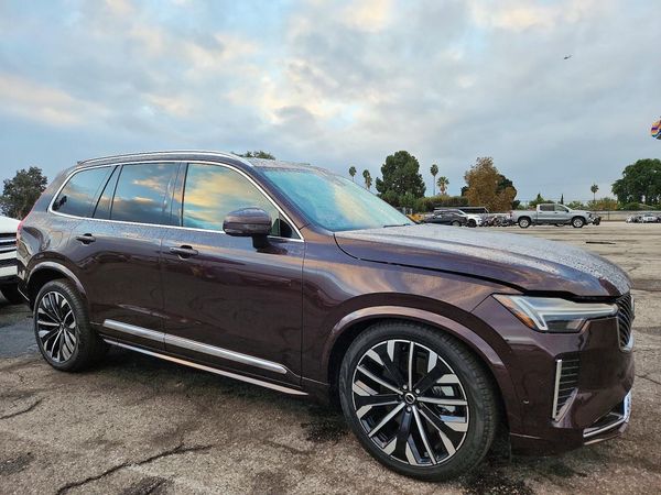 2025 VOLVO XC90 Ultra — Passenger 3/4